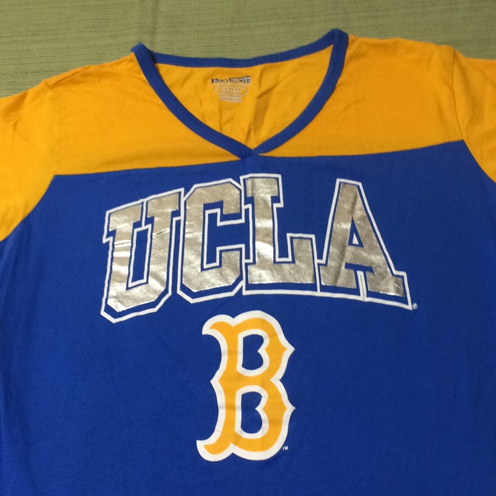 UCLA BRUINS BEAUTIFUL TOP EXCELLENT CONDITION